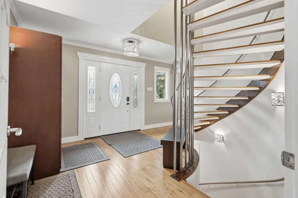 3308 Lakeside Crescent SW Calgary AB T3E 6A6
