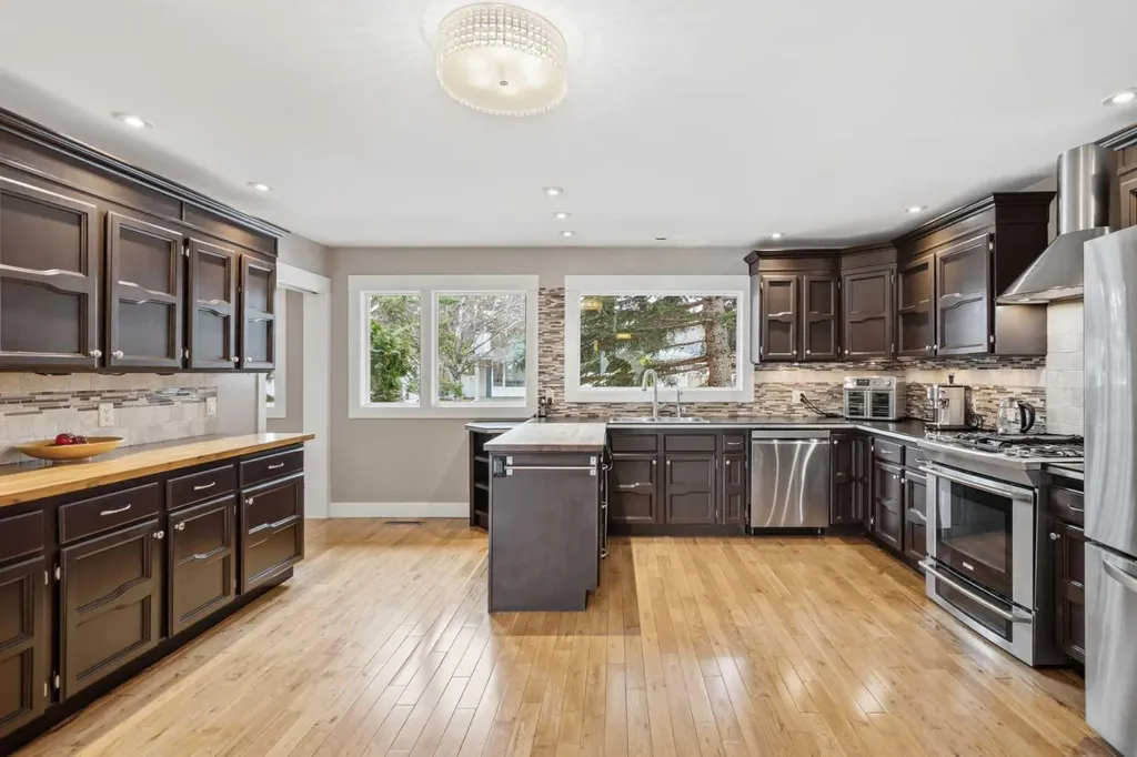 3308 Lakeside Crescent SW Calgary AB T3E 6A6