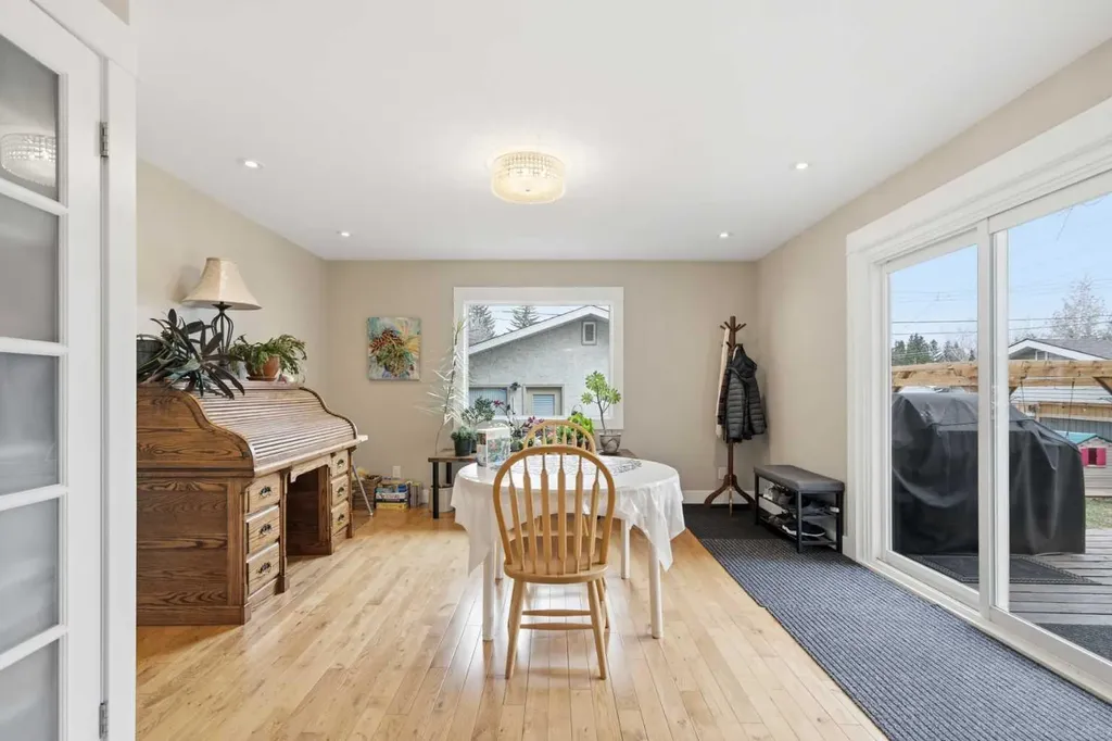 3308 Lakeside Crescent SW Calgary AB T3E 6A6