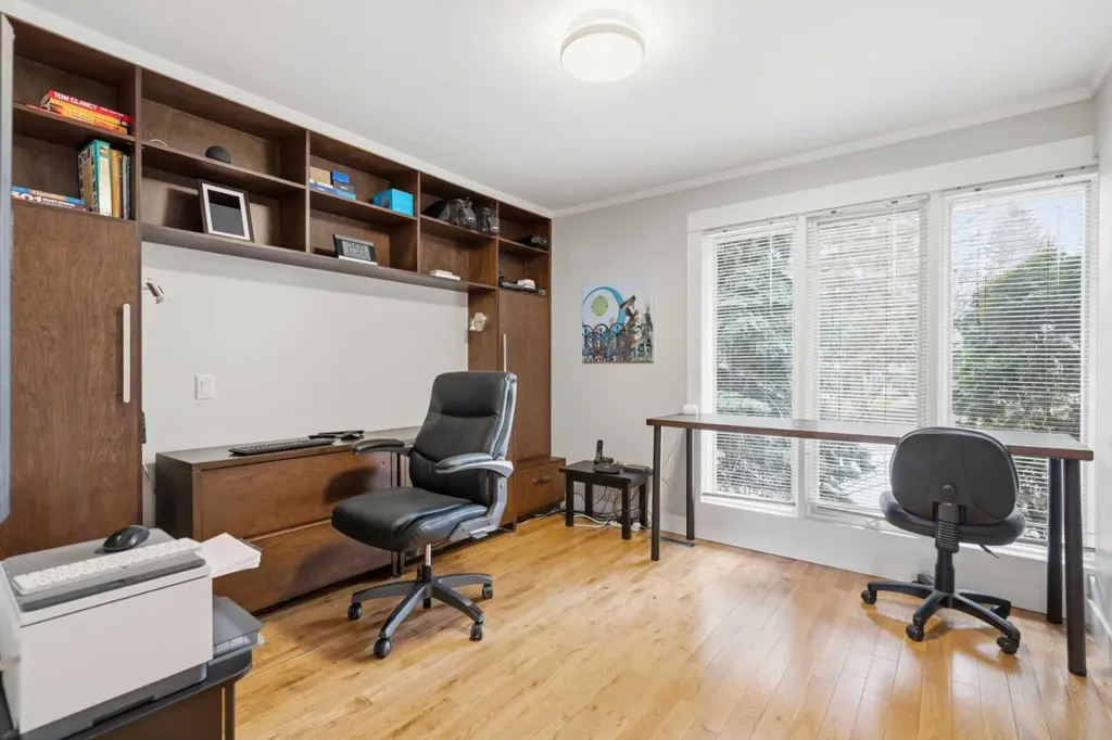 3308 Lakeside Crescent SW Calgary AB T3E 6A6