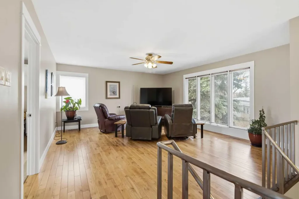 3308 Lakeside Crescent SW Calgary AB T3E 6A6