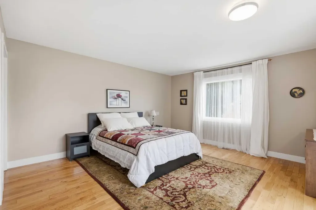 3308 Lakeside Crescent SW Calgary AB T3E 6A6