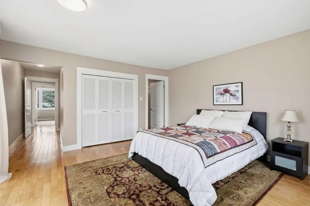 3308 Lakeside Crescent SW Calgary AB T3E 6A6