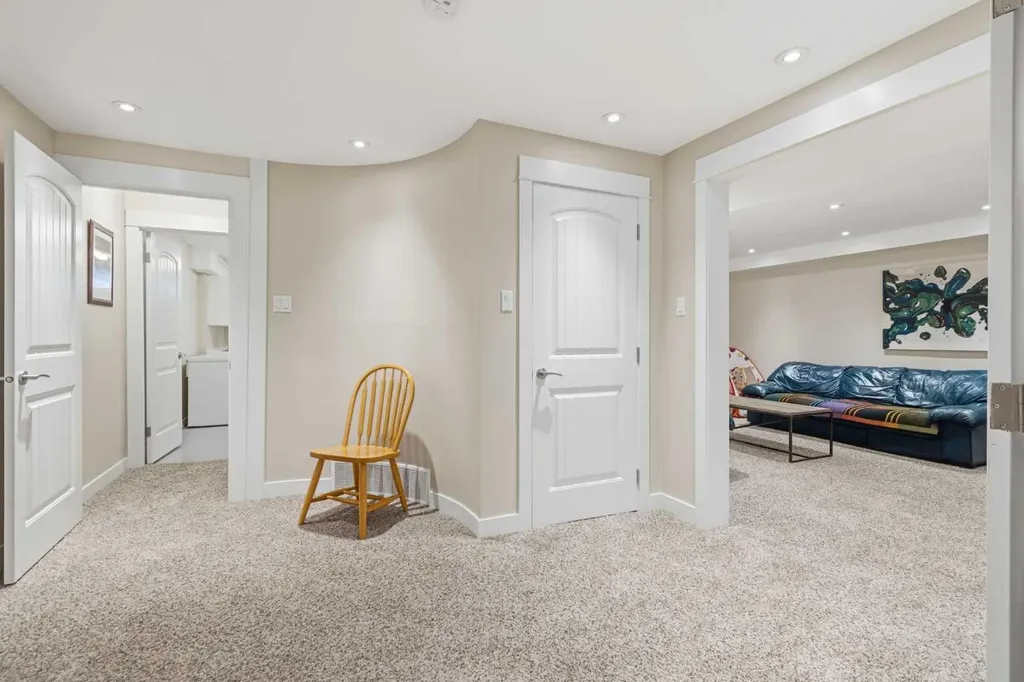 3308 Lakeside Crescent SW Calgary AB T3E 6A6