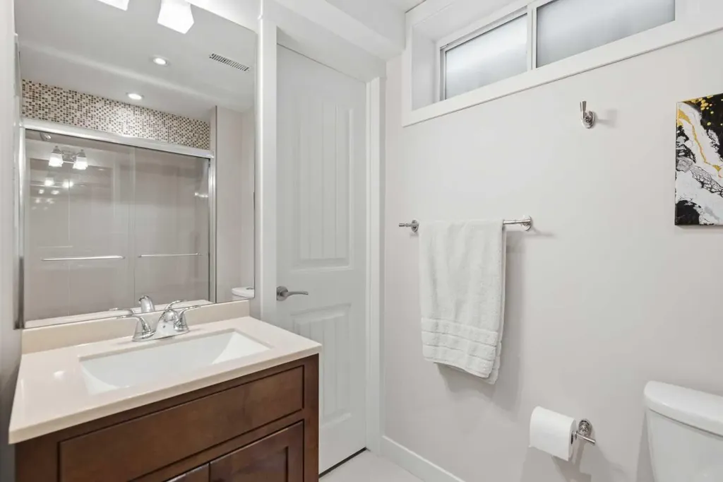 3308 Lakeside Crescent SW Calgary AB T3E 6A6