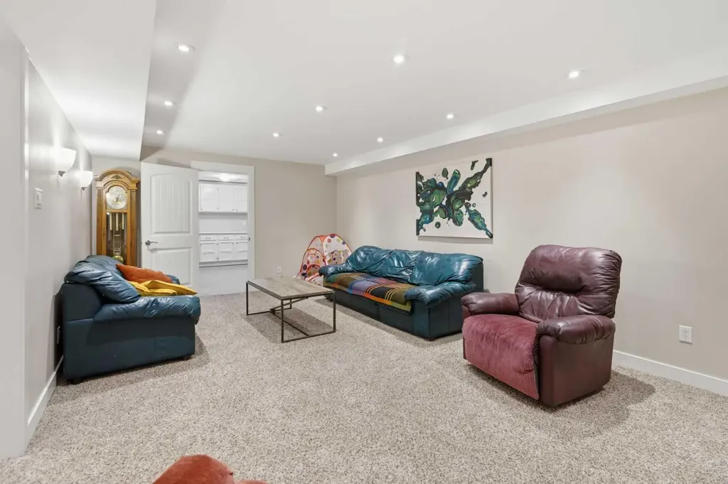 3308 Lakeside Crescent SW Calgary AB T3E 6A6