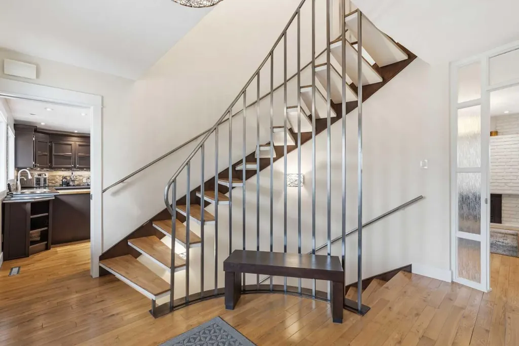 3308 Lakeside Crescent SW Calgary AB T3E 6A6