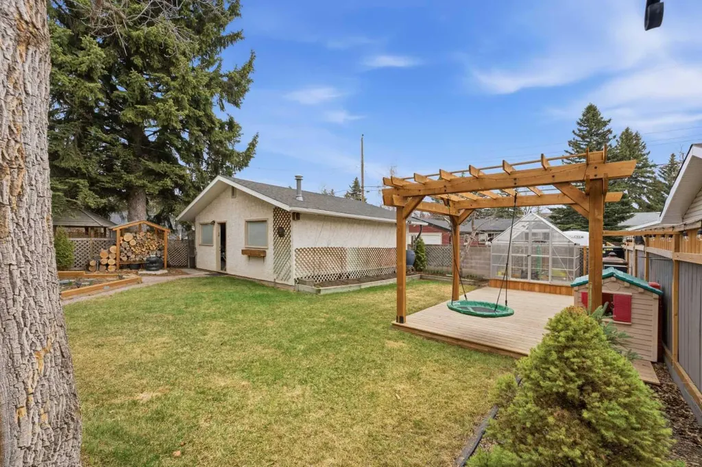3308 Lakeside Crescent SW Calgary AB T3E 6A6