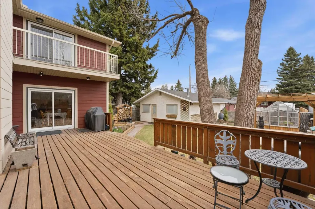 3308 Lakeside Crescent SW Calgary AB T3E 6A6