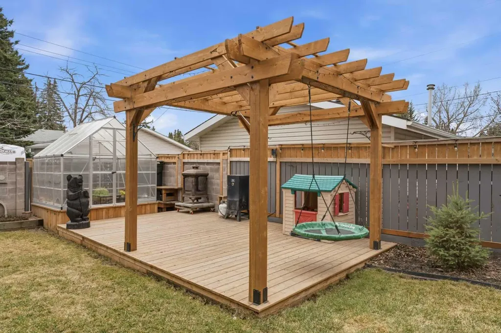 3308 Lakeside Crescent SW Calgary AB T3E 6A6