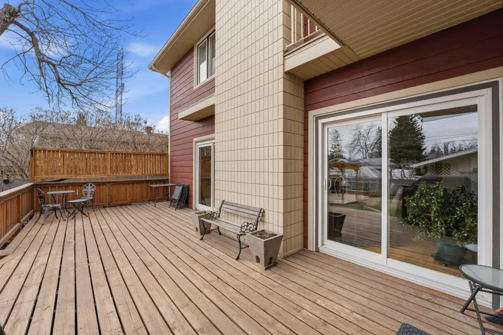 3308 Lakeside Crescent SW Calgary AB T3E 6A6