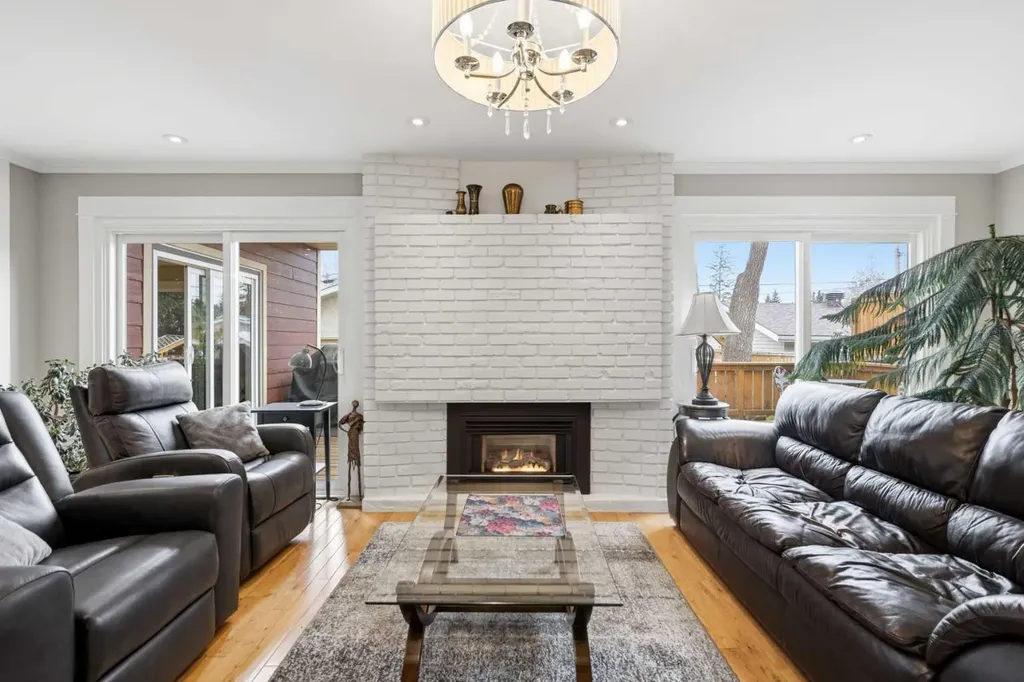 3308 Lakeside Crescent SW Calgary AB T3E 6A6