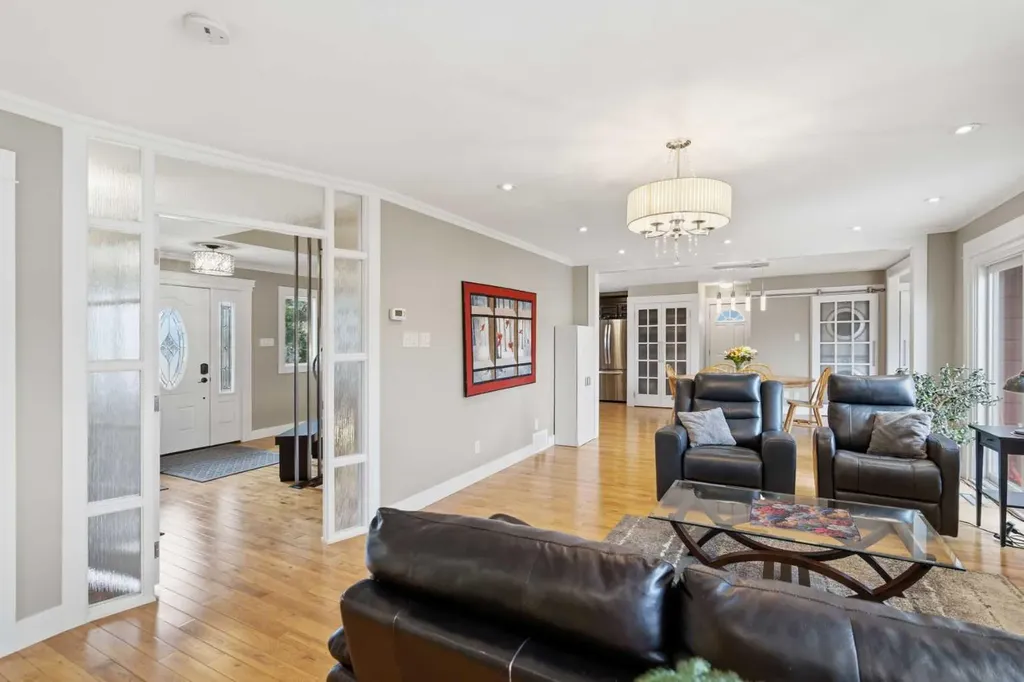 3308 Lakeside Crescent SW Calgary AB T3E 6A6