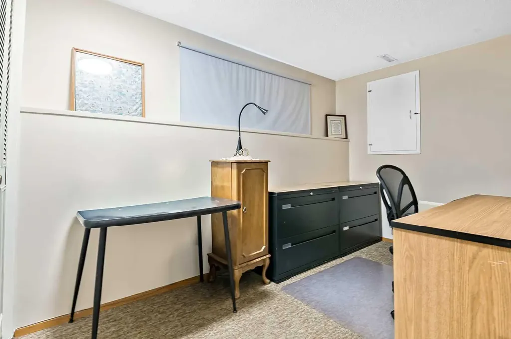 323 Woodvale Crescent SW Calgary AB T2W 3L3