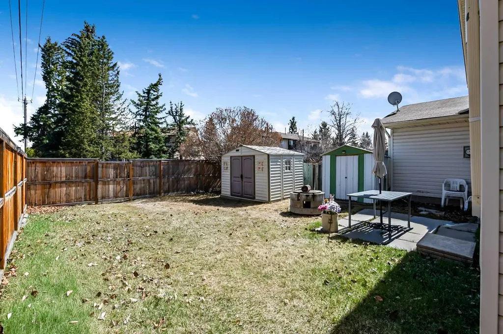 323 Woodvale Crescent SW Calgary AB T2W 3L3