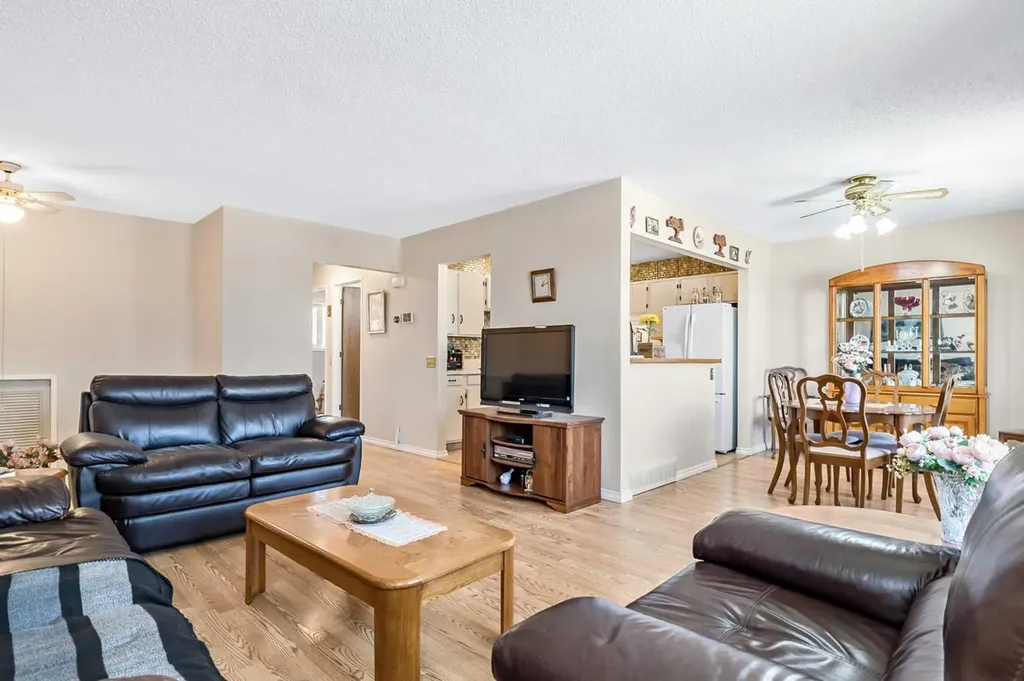 323 Woodvale Crescent SW Calgary AB T2W 3L3