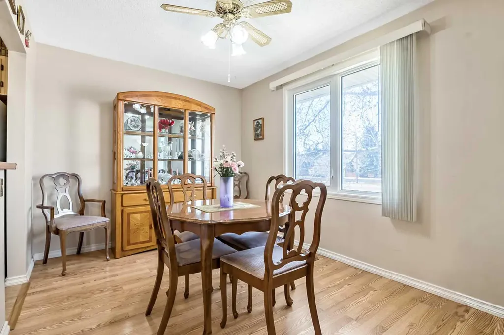 323 Woodvale Crescent SW Calgary AB T2W 3L3