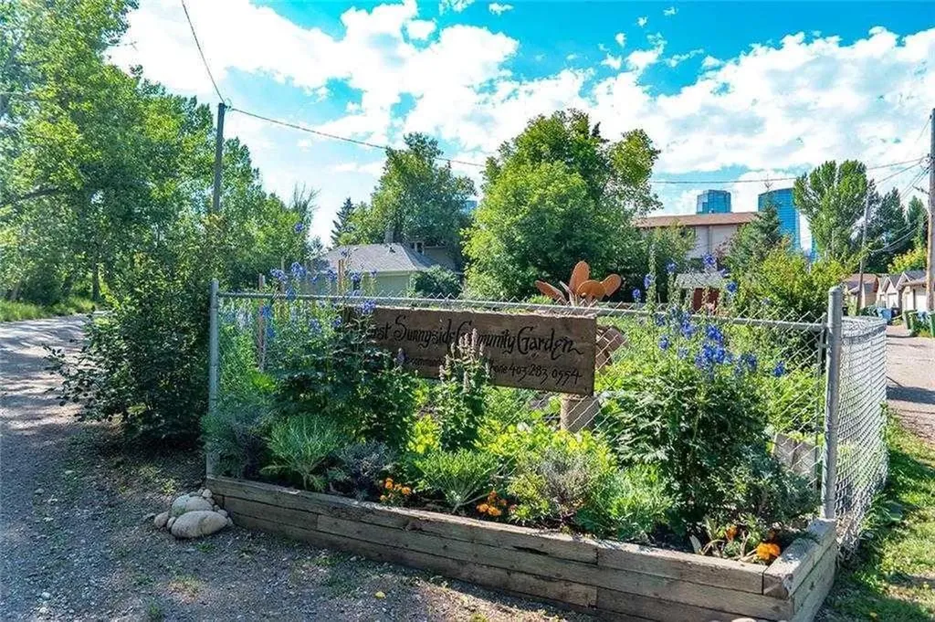 630 10 Street NW Calgary AB T2N 1W3