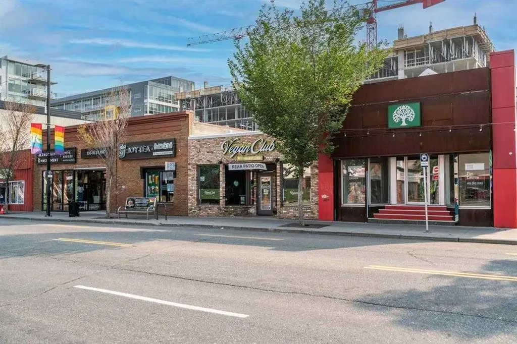 630 10 Street NW Calgary AB T2N 1W3