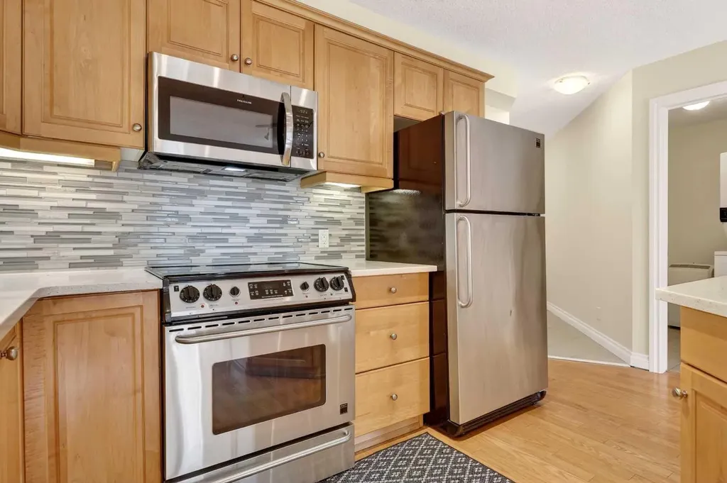 630 10 Street NW Calgary AB T2N 1W3