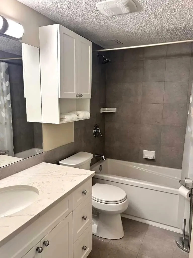 617 56 Avenue SW Calgary AB T2V 0G9
