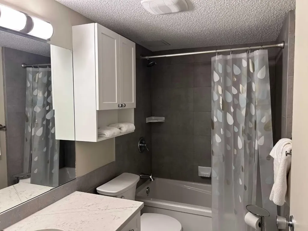 617 56 Avenue SW Calgary AB T2V 0G9