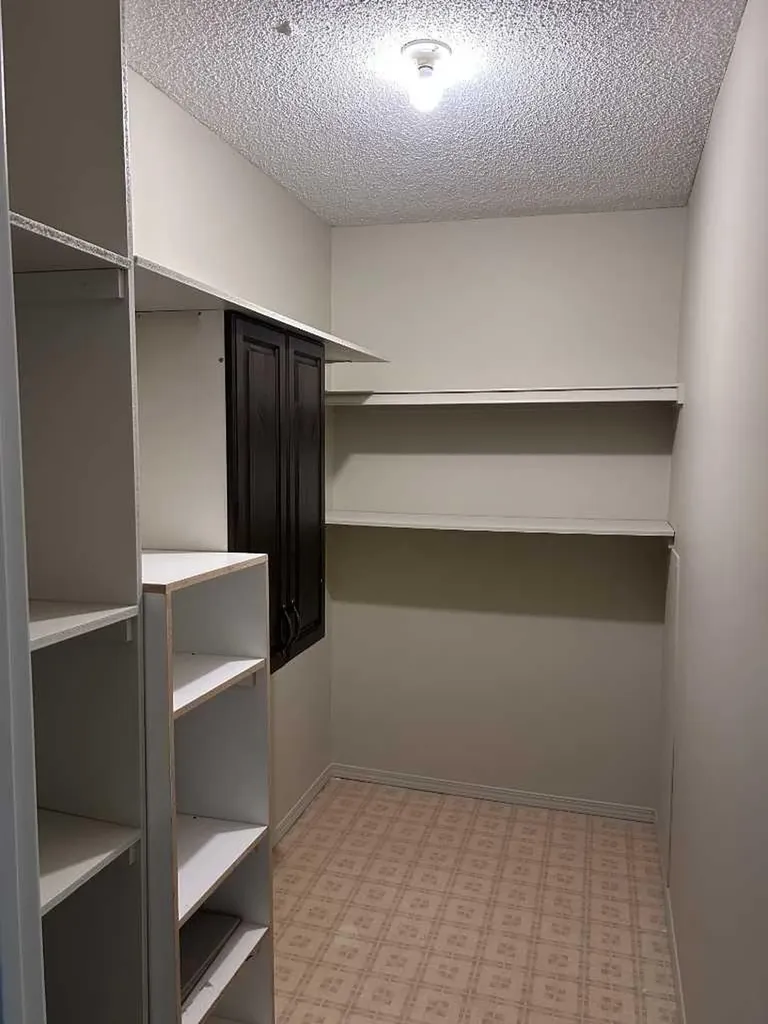 617 56 Avenue SW Calgary AB T2V 0G9
