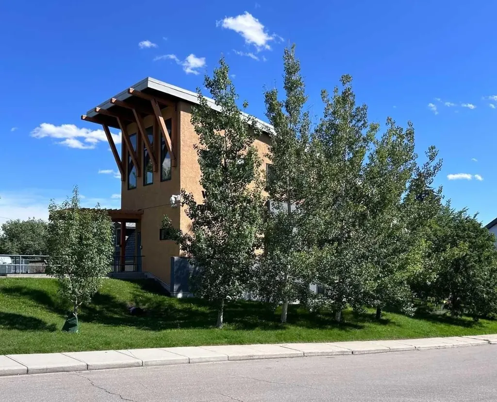 617 56 Avenue SW Calgary AB T2V 0G9