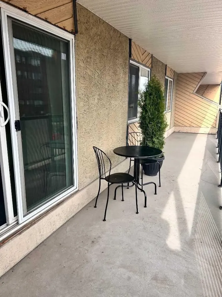 617 56 Avenue SW Calgary AB T2V 0G9