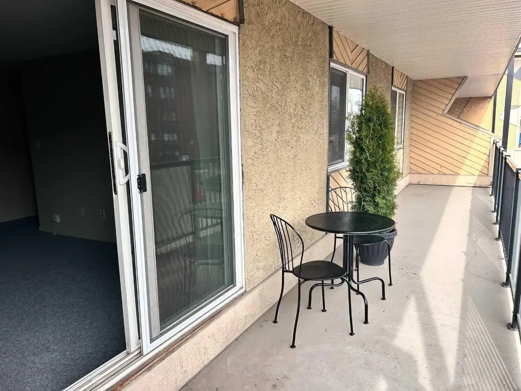 617 56 Avenue SW Calgary AB T2V 0G9