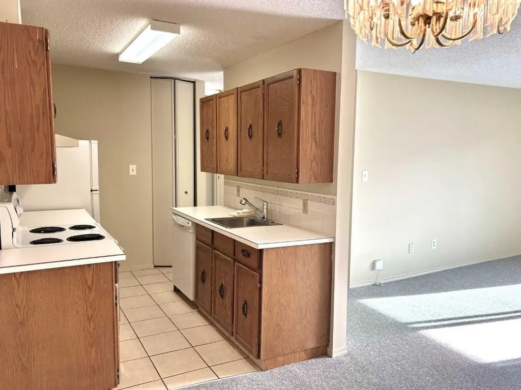 617 56 Avenue SW Calgary AB T2V 0G9