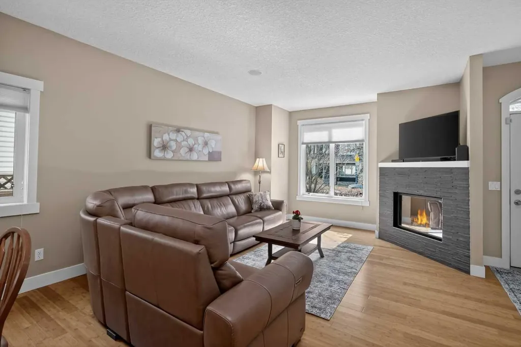 523 34 Street NW Calgary AB T2N 2X8