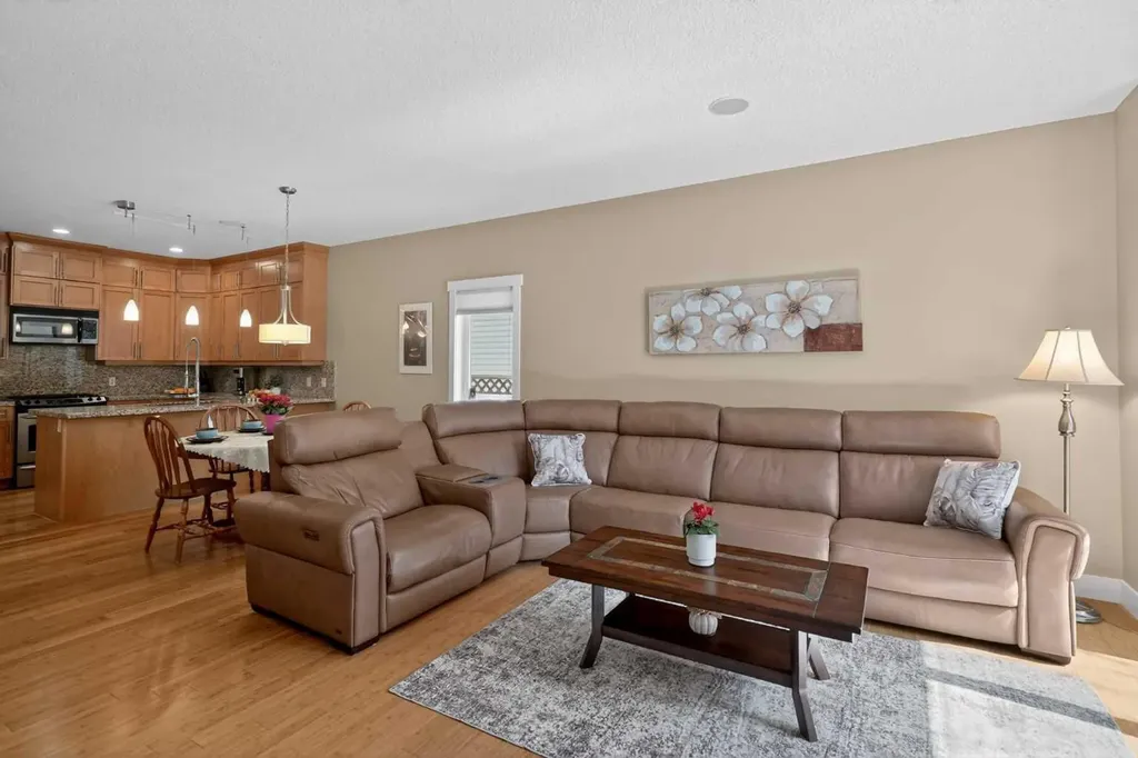 523 34 Street NW Calgary AB T2N 2X8