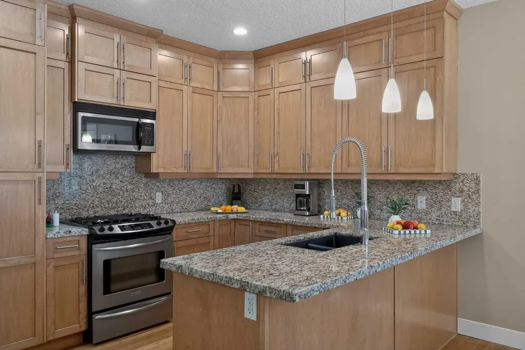 523 34 Street NW Calgary AB T2N 2X8