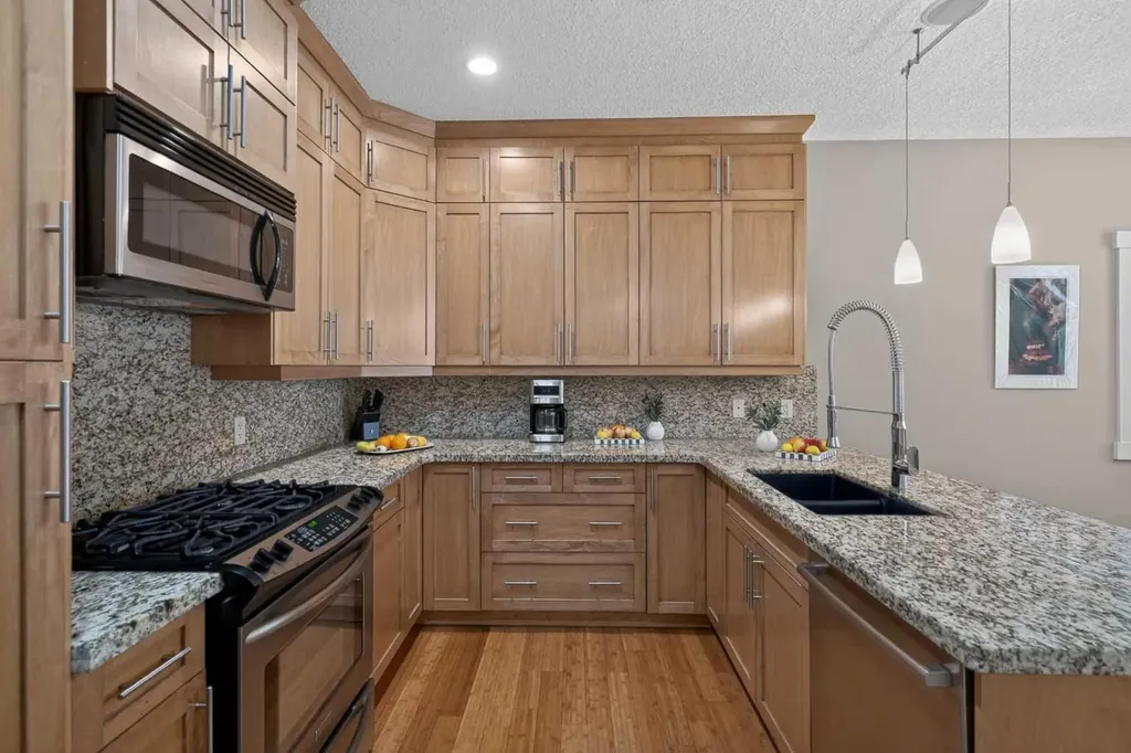 523 34 Street NW Calgary AB T2N 2X8