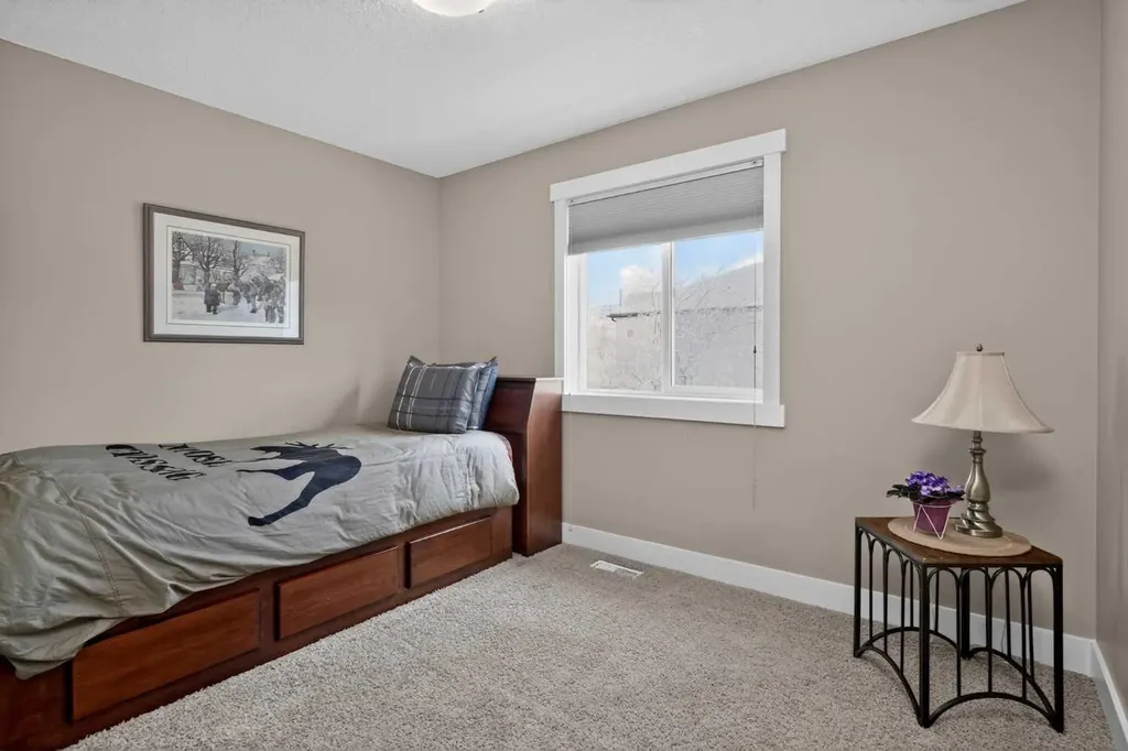 523 34 Street NW Calgary AB T2N 2X8