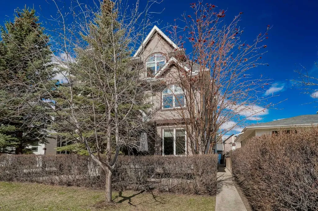 523 34 Street NW Calgary AB T2N 2X8