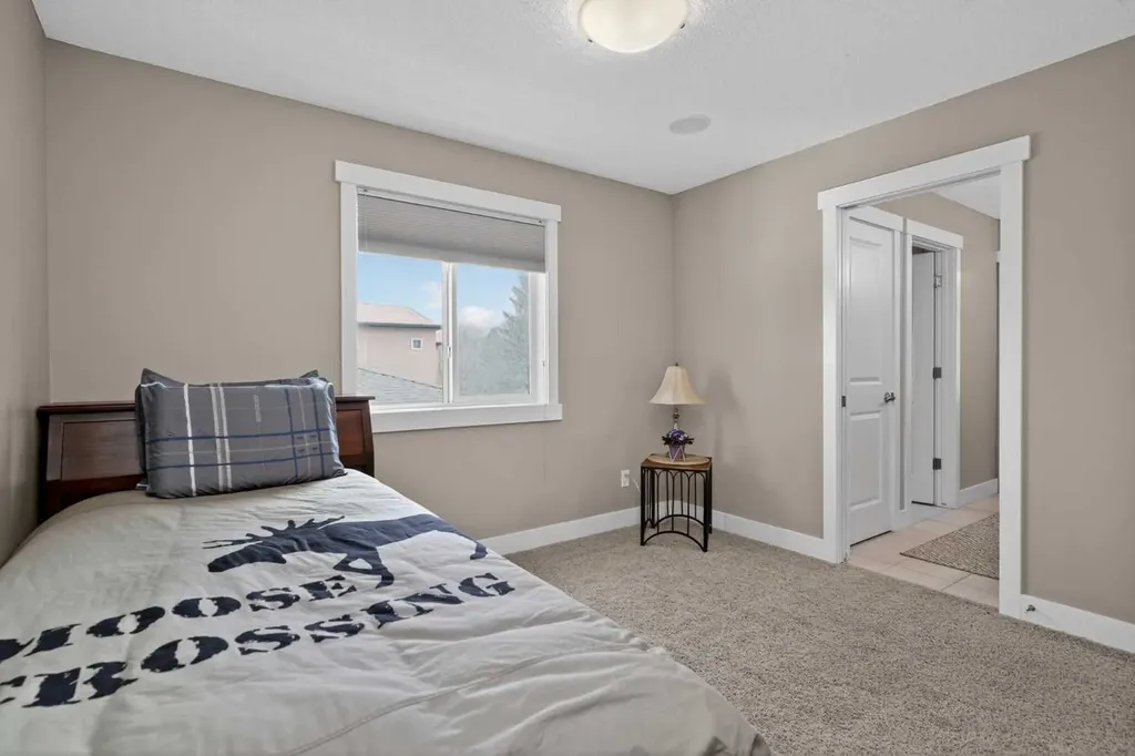 523 34 Street NW Calgary AB T2N 2X8