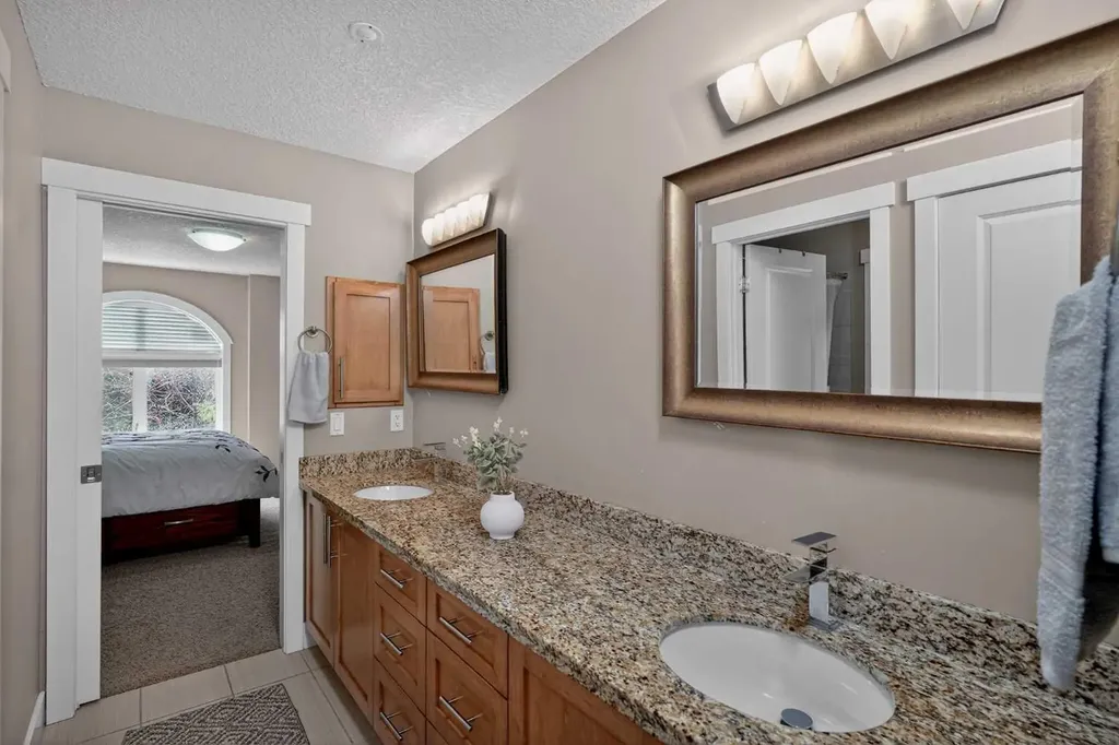523 34 Street NW Calgary AB T2N 2X8