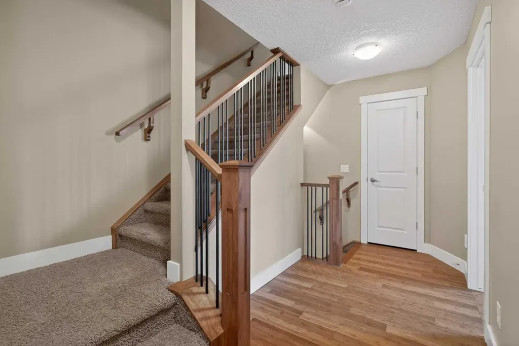 523 34 Street NW Calgary AB T2N 2X8