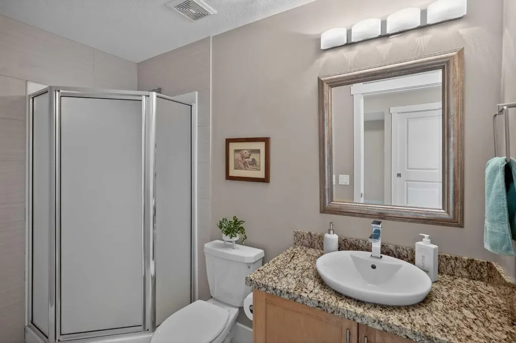 523 34 Street NW Calgary AB T2N 2X8