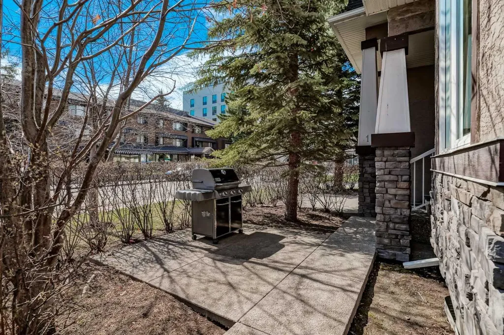 523 34 Street NW Calgary AB T2N 2X8