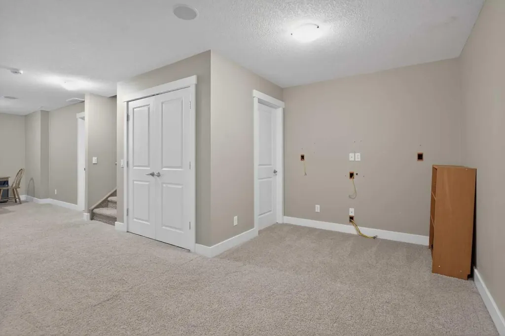 523 34 Street NW Calgary AB T2N 2X8