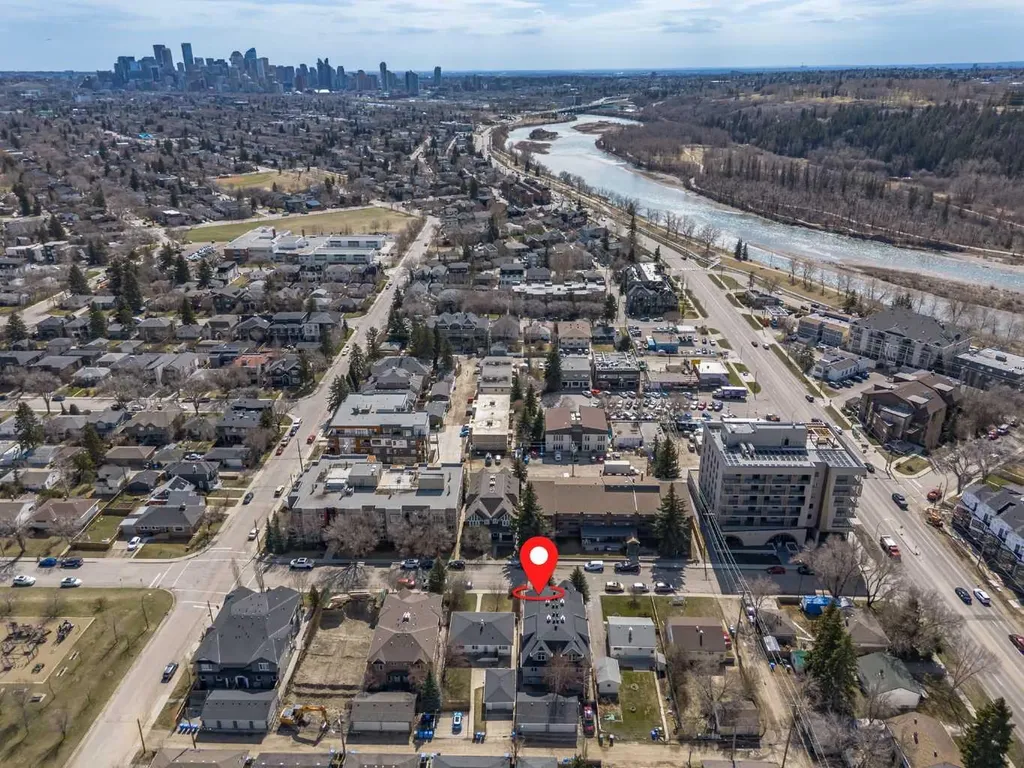 523 34 Street NW Calgary AB T2N 2X8