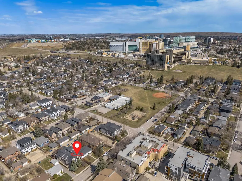 523 34 Street NW Calgary AB T2N 2X8