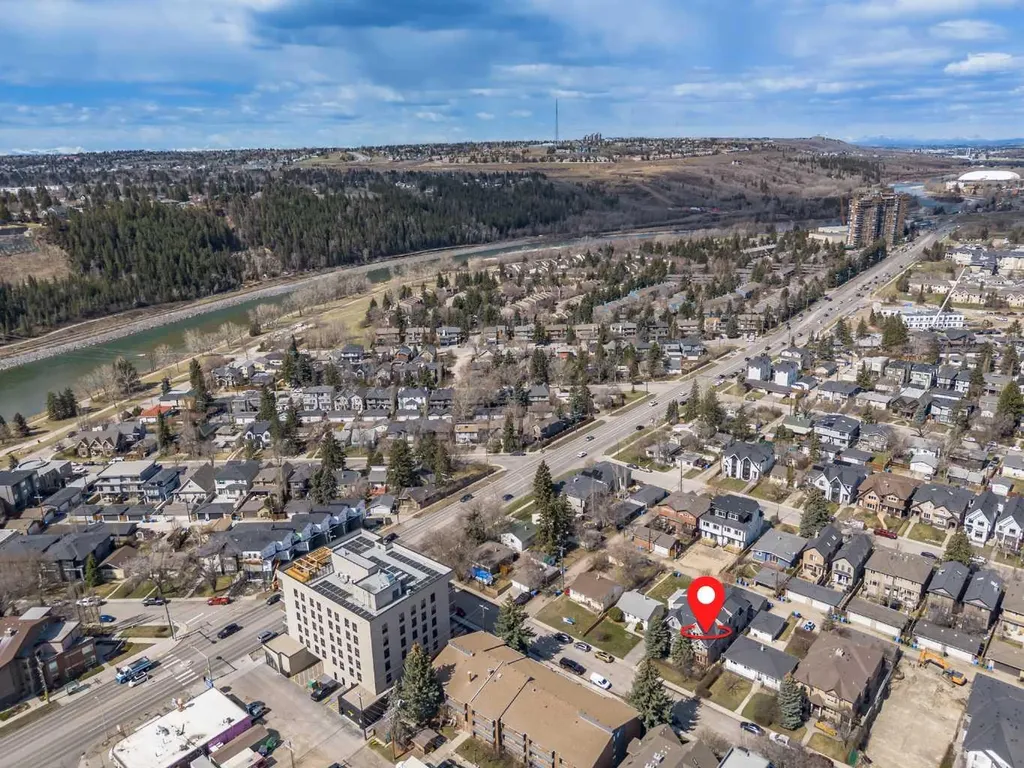 523 34 Street NW Calgary AB T2N 2X8