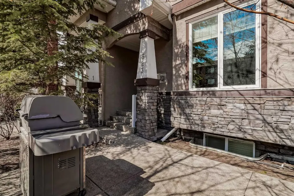 523 34 Street NW Calgary AB T2N 2X8