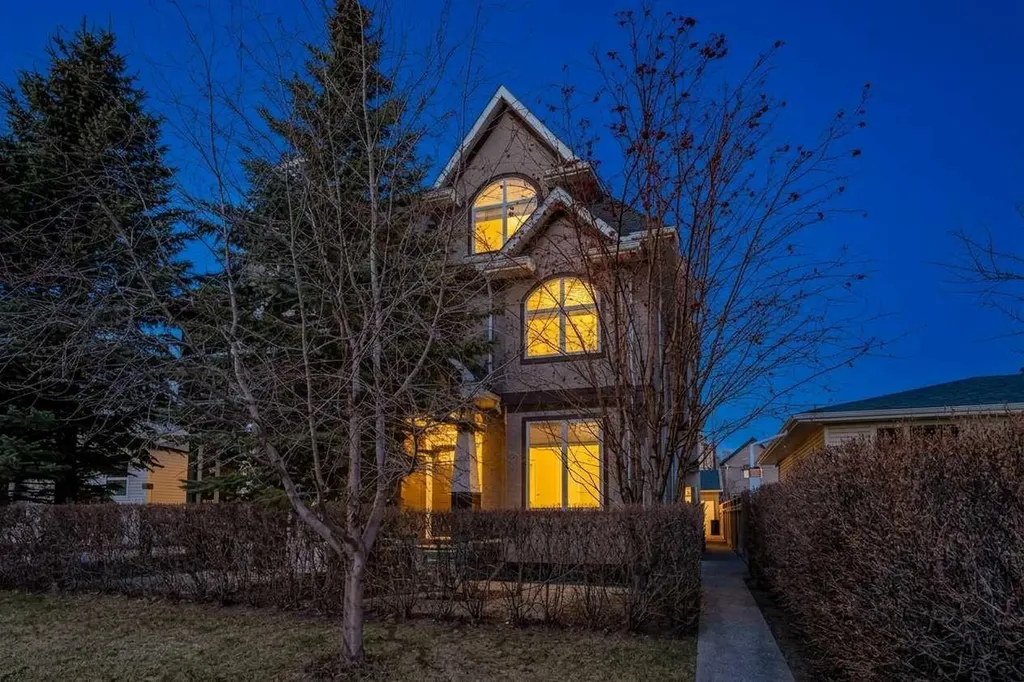 523 34 Street NW Calgary AB T2N 2X8