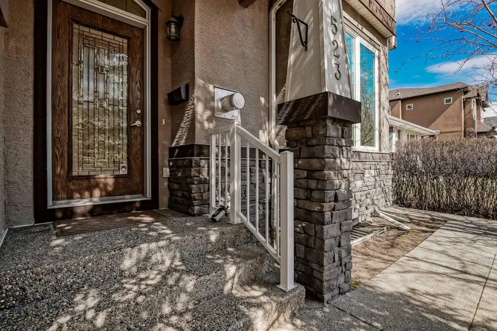 523 34 Street NW Calgary AB T2N 2X8