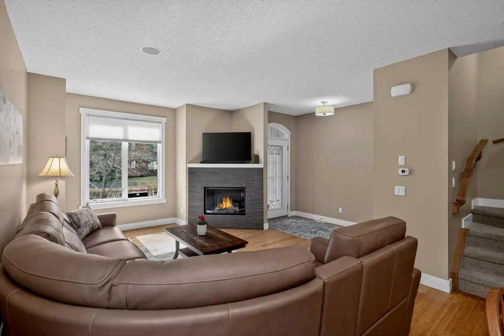 523 34 Street NW Calgary AB T2N 2X8
